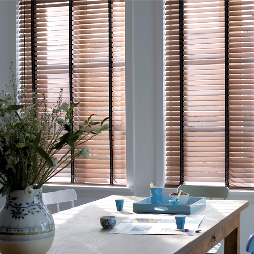 Persiana de madera natural. | Urban Design